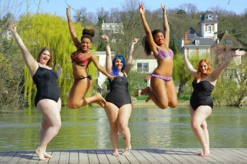 confused-ape-child:  sootonthecarpet:  weareallfromearth:  alexandraerin:  ericainchoate:  Some days i think fatphobes are just jelly.   Beach bodies.  I want this on my blog again because these ladies look like me and it is cool.  I’m a transmn and