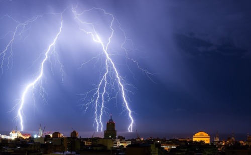 stonelpaesedellemeraviglie:  Italy: Sicily, Palermo Thunderstorm 22/23 June 2016 