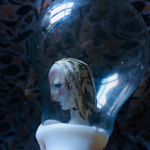 Astronaute test sculpture et structure à animer Sculpey, pâte a modeler, ampoule, papier 