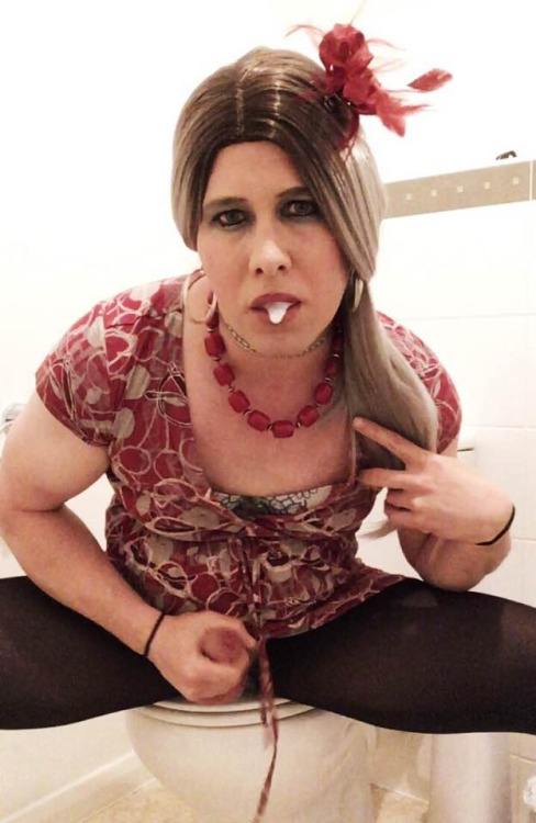 Sissy slut Rachel Capello 35 from Cambridge Sharing this gorgeous sissy slut for the world to enjoy 