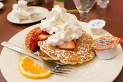 delectabledelight:  Pancakes (by Tom Noe) 