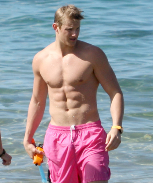 testingnewwaters:  Alexander Ludwig: having a great time at the beach… (Love when those wet shorts cling) 