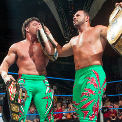 fishbulbsuplex:  Los Guerreros