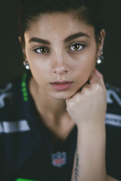 tigerlilytaylorr:  No Make up Headshot :) 