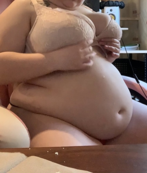 thiccchick:oh hi! i just absolutely stuffed adult photos