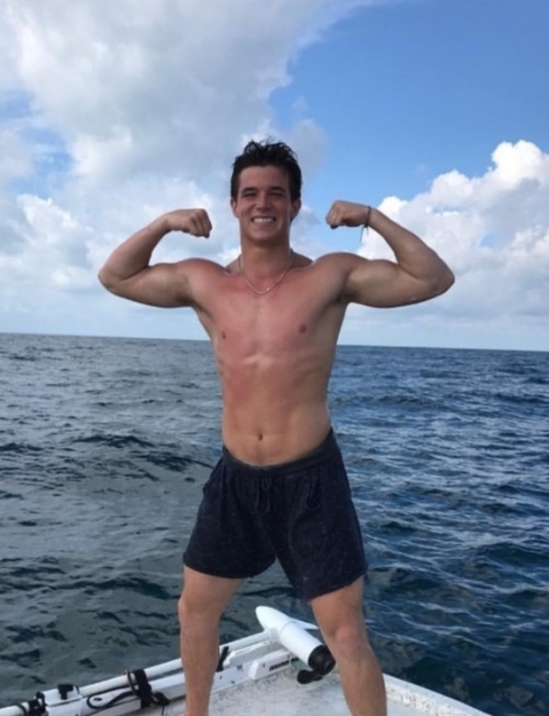 mook22:  bros-hos-and-average-joes:  luke-winters: freebaitss:  Joel 18 straight dude from Texas USA showing off his 8.5 cut and nice bush  Beautiful  Tender 18 y.o. boner meat fresh out of high school 🙄👅🍄  Beautiful dick!! 