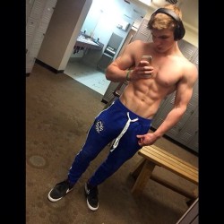 motdrobert2:  Follow me for Hot Guys, Str8