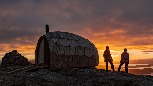 Good wood - I can almost feel the blissful calm under the northern lights. Spinn Arkitekter designed