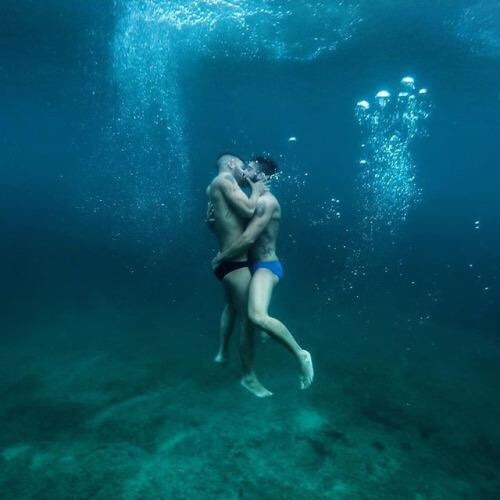 https://gay-is-so-cuuute.tumblr.com/post/127976483436