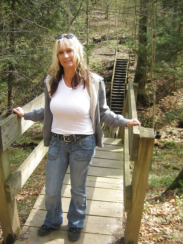 irishqb17:  sexy milf i met while on afternoon run….PT 1 