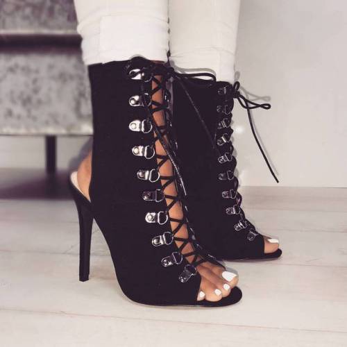 brooklynnsissyworld:omg a complete shoe-gasm here