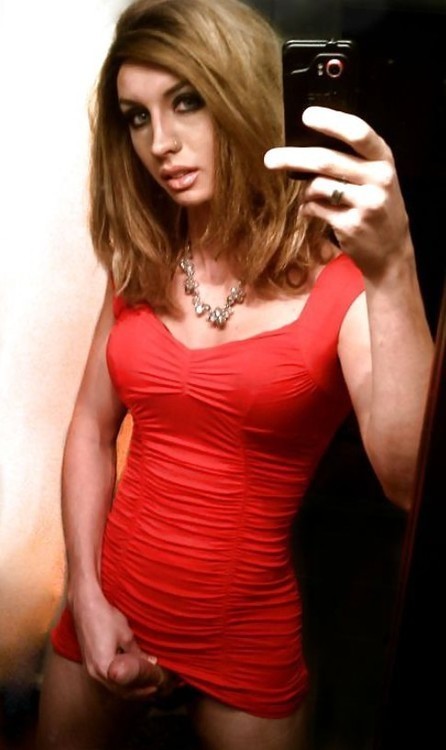 faroutxxx: 10 Sexy trannies / crossdressers!
