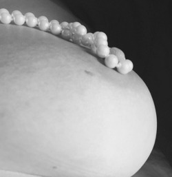 findingmeafter40:  Pearls  Pearl necklace???