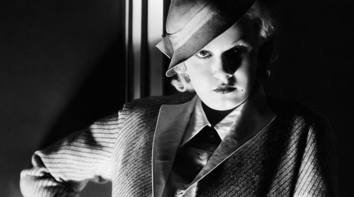 bogarted:A square shooter if there ever was one - Spencer TracyHappy Birthday Jean Harlow!