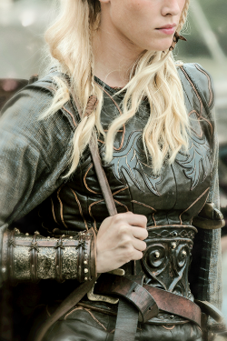 vikings-shieldmaiden:Thorunn   |  Vikings 3.01 “Mercenary” |  ©