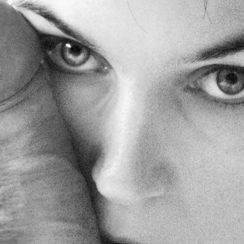closetexhibitionist: seaofsin:  salmagundi: via wonderlandcode831   Mmm…eye contact.
