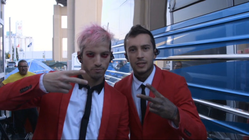 thehappysong:“it’s a video” screenshots