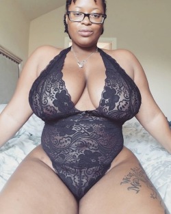 sofreefifi:Fuck a snack…Issa whole damn meal 😝👀🍑🍉🥘🥩🍔🍴🍽 Happy Thickie Thursday 💋💋💋 . . . #eatup #thickathanasnicka #issasnack #issameal #snacktime #nomnomnom #homegrown #budoirphotography #thickthursday #thickiethursday