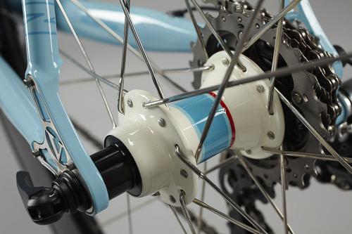 stortstorts: ktnmt: vanilla road machine so clean!