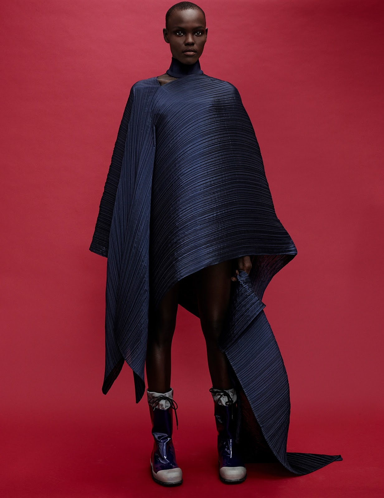 saloandseverine:
“Hunger Magazine #7, Blue
Grace Bol by Simon Burstall
”