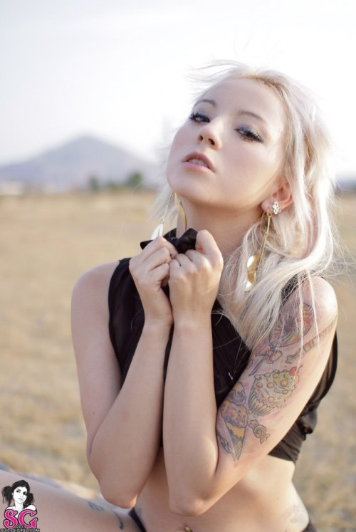 sglovexxx:  Tais Suicide