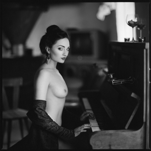 erotic - or art? or both?@Radoslaw Pujan.best of erotic photography:www.radical-lingerie.com