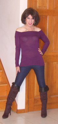 hgillmore:  Well Dressed Crossdressers and Transgendered Women  Very cute look! ♡♡♡