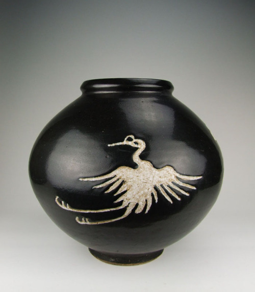 Yuan Dynasty Cizhou Ware Black Glaze Incised White Coloring Phoenix Pattern Porcelain Pot