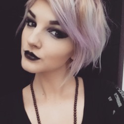 xenic-dolls:  All black makeup 