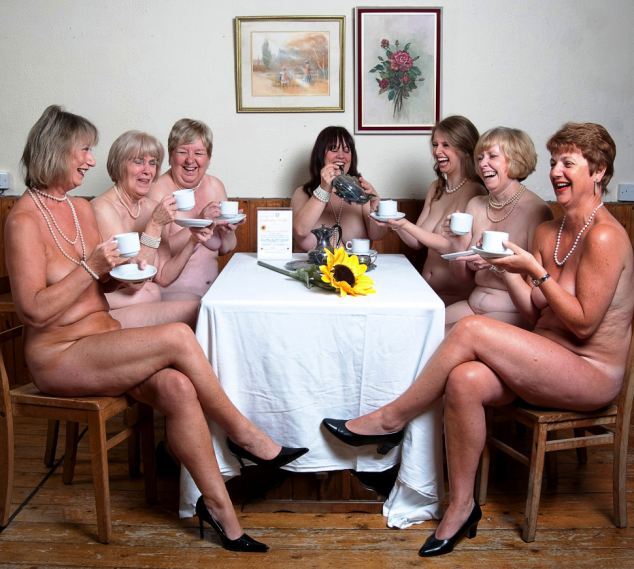 nuttenlecker: houseofgranny: Grannies… 5x ausgiebig vaginale Sekrete der Granny‘s