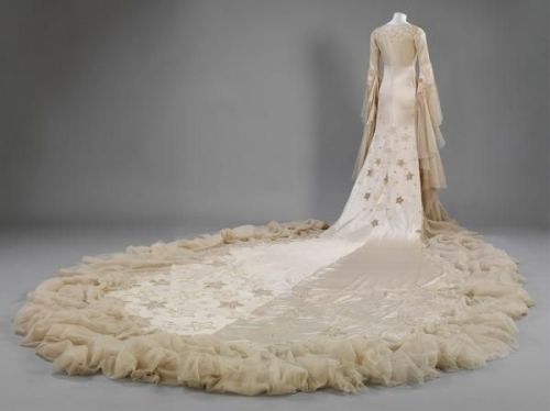 fawnvelveteen:Norman Hartnell gown, given and worn by Margaret, Duchess of Argyll for her first marr