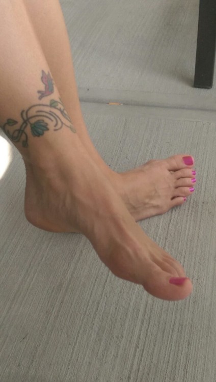 redherring53: jeaninealexandersfeet: I love my veins.  i love your veins too!