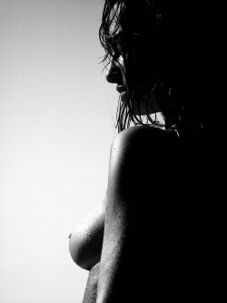 breathtakingportraits:  Nina photographed by Luca Patrone(via Michelle7.com 2004)