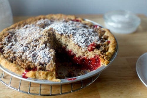 foodffs:  cranberry pie with thick pecan crumble  Really nice recipes. Every hour.   