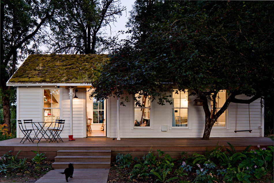tinyhousetown:  A reclaimed 540-square-feet home located 15 minutes north of Portland,