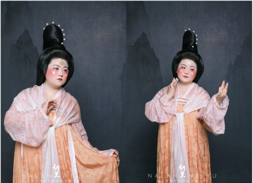 hanfugallery:chinese hanfu in tang dynasty style by Niki_镜子 The last pic is Song dynasty style.