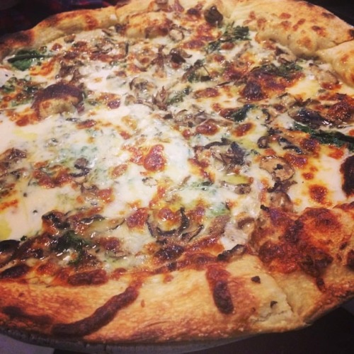 Pizza at my fav place with my fav guy #spencelyfe #breadbar #friendshipgoals ️‍️‍ (at Earth to Tabl