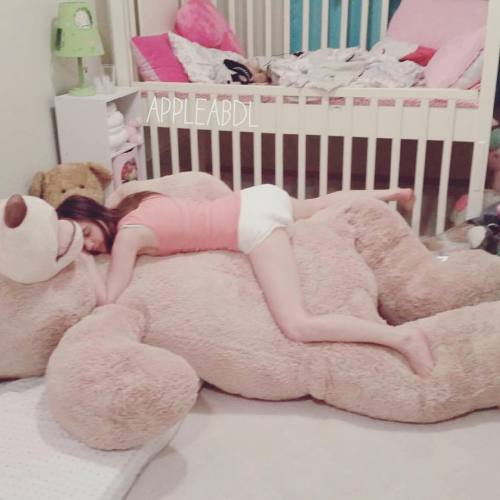 appleabdl:  I can’t wait to move so I can have space for my crib again, I miss it so much! (fr
