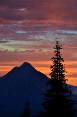 mistymorningme:  Black Butte Sunset © D.H. Parks  Sunset over Black Butte as seen from Mt Shasta, California. 