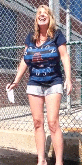 40kk:  yoshthelazyauthor:  Found moar~  Man Iâ€™d love to meet her. What a body.
