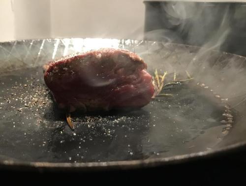 [Homemade] Simple pleasures: tenderloin in iron pan.