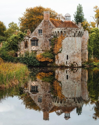 enchantedengland:   Possibly the loveliest castle in England. Scotney Castle, Kent (jameslloydcole on Instagram)