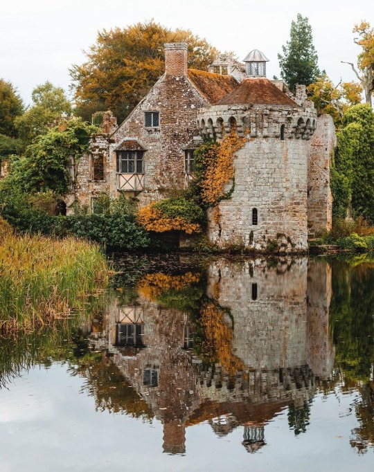 enchantedengland:   Possibly the loveliest castle in England. Scotney Castle, Kent (jameslloydcole on Instagram)