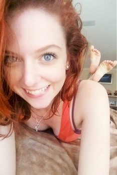 celebrityfeetinthepose:  American pornographic actress Emma Evins
