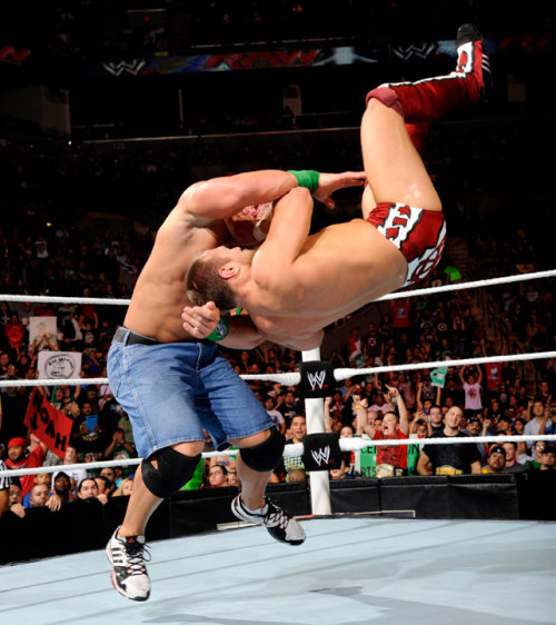 fishbulbsuplex:  John Cena vs. Daniel Bryan  John’s hand is going for Bryan’s crotch!