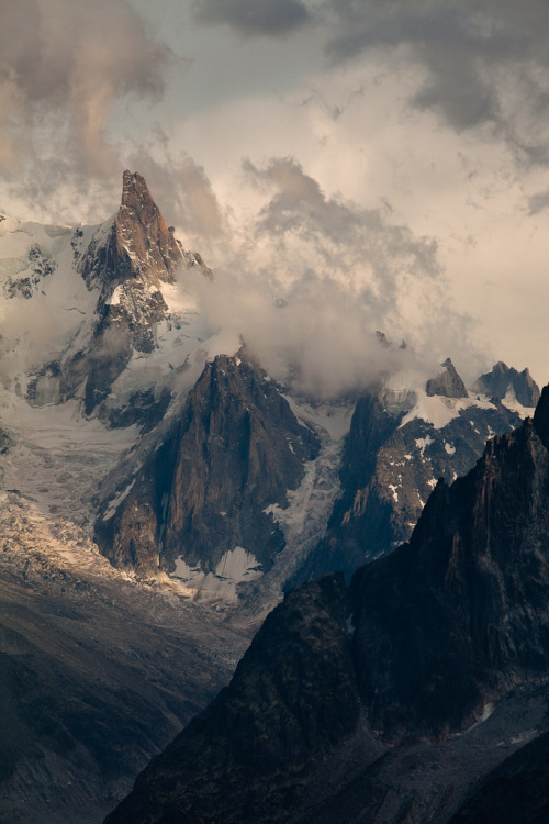 earthlycreations:  Dent du Géant by Gimpz