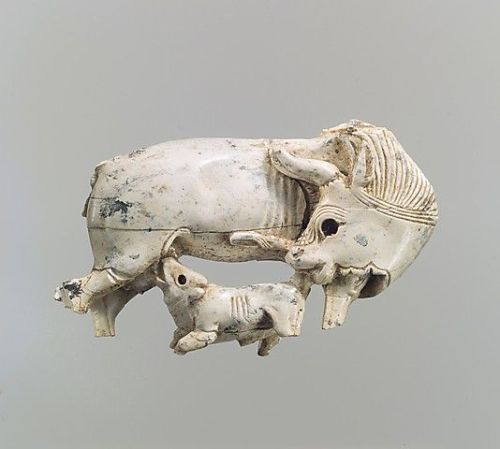 Plaque fragment with a cow and suckling calfPeriod: Neo-AssyrianDate: ca. 9th–8th century B.C.Geogra