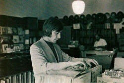 rolloroberson:Charlie Watts flipping through