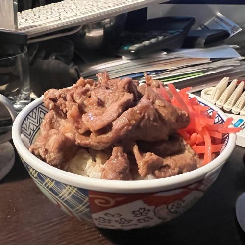 Pork YAKINIKU DONBURI.
I ate all of it.
豚焼肉丼。
これで全部おしまい。
#とんどん #豚丼 #豚焼肉丼 #経堂 #pork #homecooking #tokyo #japan (Kiyoudou, Setagaya-ku)
https://www.instagram.com/p/CqwX-LBy8MI/?igshid=NGJjMDIxMWI=