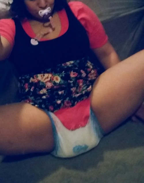 daddeeslilkitten:  Fun wif my new diapers :) 